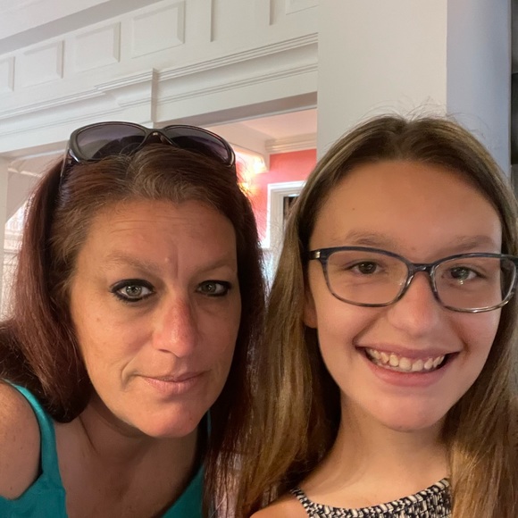 Meet your Posher, Makayla & Amy - Picture 3 of 5